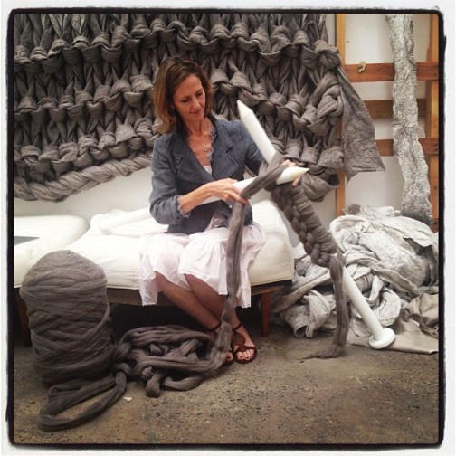 574681_261129980678537_448224587_n